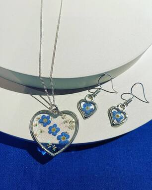 Forget Me Not Resin necklace & earrings Picture